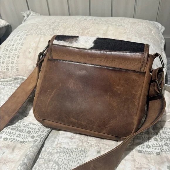 STS Ranchwear Tan and Black Leather Messenger Bag (conceal carry) - Picture 3 of 6